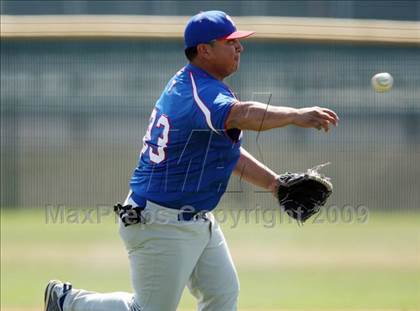 Thumbnail 2 in Temple vs. McCallum (Georgetown Invitational) photogallery.