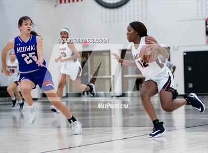 Thumbnail 2 in Midway vs Sachse (UIL 6A Area Playoff) photogallery.
