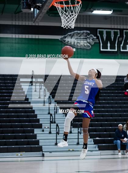 Thumbnail 1 in Midway vs Sachse (UIL 6A Area Playoff) photogallery.