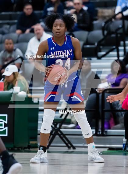 Thumbnail 1 in Midway vs Sachse (UIL 6A Area Playoff) photogallery.