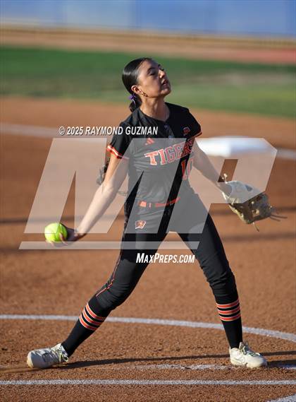 Thumbnail 1 in Coalinga vs. Woodlake (CIFCS - Division IV Championship) photogallery.