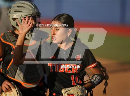Thumbnail 2 in Coalinga vs. Woodlake (CIFCS - Division IV Championship) photogallery.