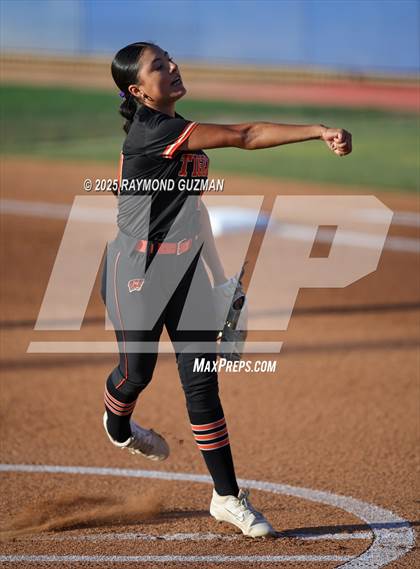 Thumbnail 2 in Coalinga vs. Woodlake (CIFCS - Division IV Championship) photogallery.