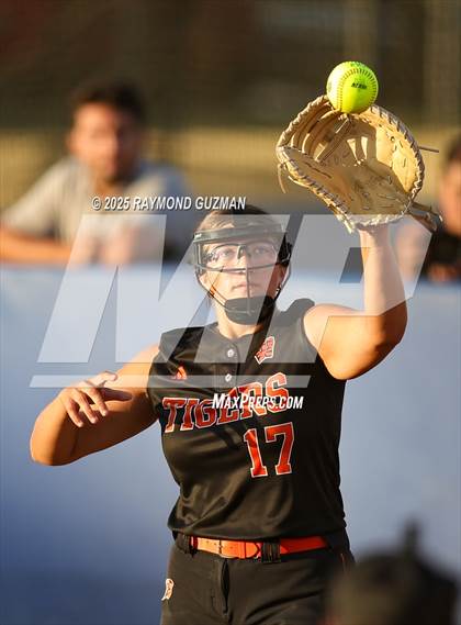 Thumbnail 1 in Coalinga vs. Woodlake (CIFCS - Division IV Championship) photogallery.