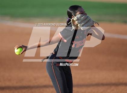 Thumbnail 2 in Coalinga vs. Woodlake (CIFCS - Division IV Championship) photogallery.