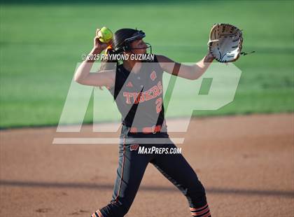 Thumbnail 3 in Coalinga vs. Woodlake (CIFCS - Division IV Championship) photogallery.