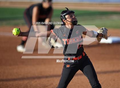 Thumbnail 2 in Coalinga vs. Woodlake (CIFCS - Division IV Championship) photogallery.