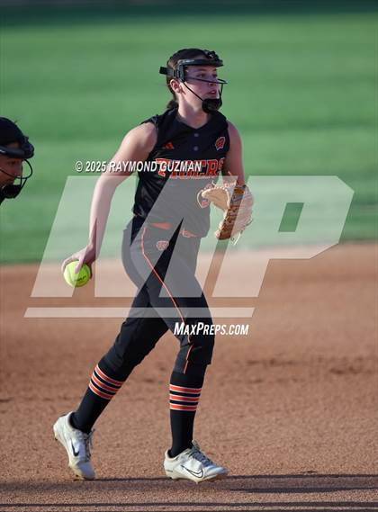 Thumbnail 1 in Coalinga vs. Woodlake (CIFCS - Division IV Championship) photogallery.