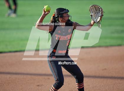 Thumbnail 2 in Coalinga vs. Woodlake (CIFCS - Division IV Championship) photogallery.