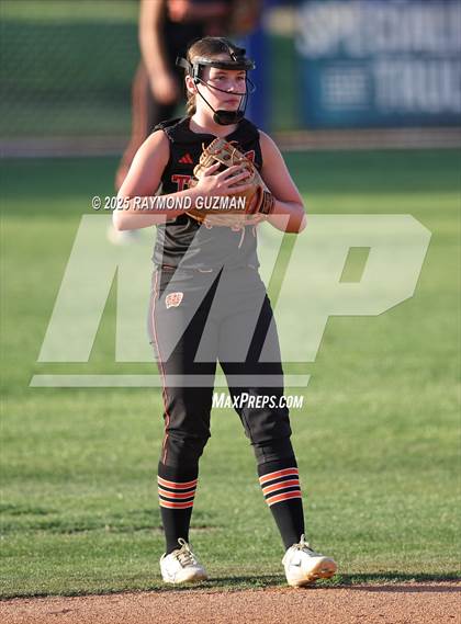 Thumbnail 1 in Coalinga vs. Woodlake (CIFCS - Division IV Championship) photogallery.