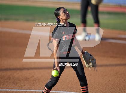 Thumbnail 1 in Coalinga vs. Woodlake (CIFCS - Division IV Championship) photogallery.