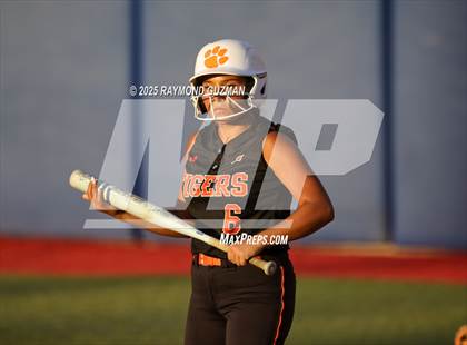 Thumbnail 2 in Coalinga vs. Woodlake (CIFCS - Division IV Championship) photogallery.