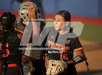 Thumbnail 3 in Coalinga vs. Woodlake (CIFCS - Division IV Championship) photogallery.