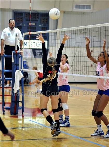 Thumbnail 1 in Lake Worth Christian vs. Warner Christian photogallery.