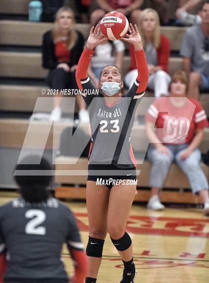 Thumbnail 1 in Mater Dei @ Orange Lutheran photogallery.