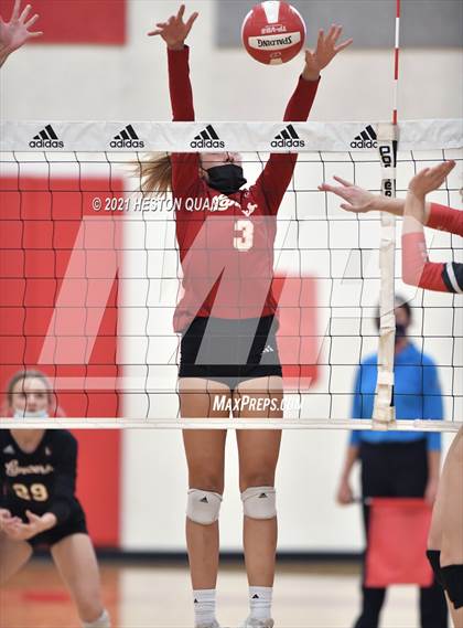 Thumbnail 3 in Mater Dei @ Orange Lutheran photogallery.
