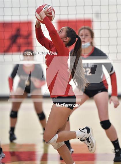Thumbnail 2 in Mater Dei @ Orange Lutheran photogallery.