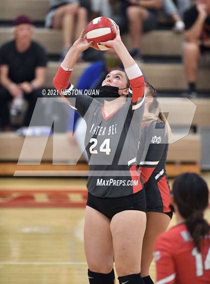 Thumbnail 2 in Mater Dei @ Orange Lutheran photogallery.