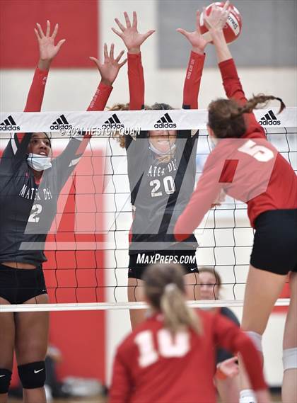 Thumbnail 3 in Mater Dei @ Orange Lutheran photogallery.