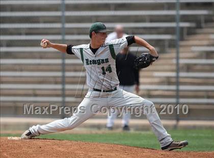 Thumbnail 2 in Bowie vs San Antonio Reagan (Texas 5A Region IV Playoffs) photogallery.