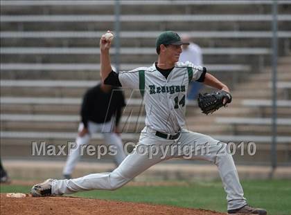 Thumbnail 2 in Bowie vs San Antonio Reagan (Texas 5A Region IV Playoffs) photogallery.
