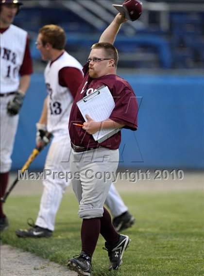 Thumbnail 3 in Lyons vs. Cuba-Rushford (Section 5 Class C Final) photogallery.