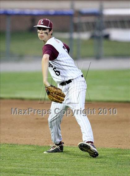 Thumbnail 3 in Lyons vs. Cuba-Rushford (Section 5 Class C Final) photogallery.