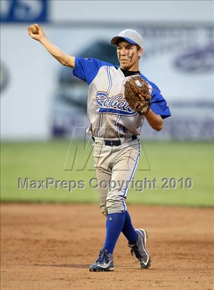 Thumbnail 3 in Lyons vs. Cuba-Rushford (Section 5 Class C Final) photogallery.
