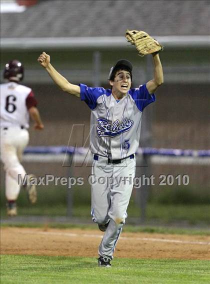 Thumbnail 1 in Lyons vs. Cuba-Rushford (Section 5 Class C Final) photogallery.