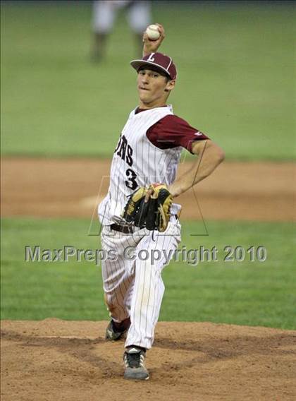Thumbnail 3 in Lyons vs. Cuba-Rushford (Section 5 Class C Final) photogallery.