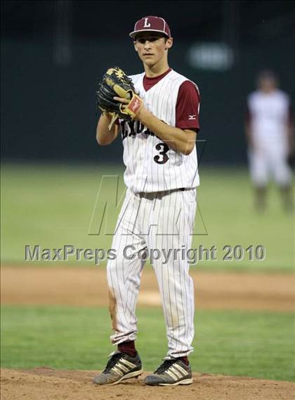 Thumbnail 2 in Lyons vs. Cuba-Rushford (Section 5 Class C Final) photogallery.