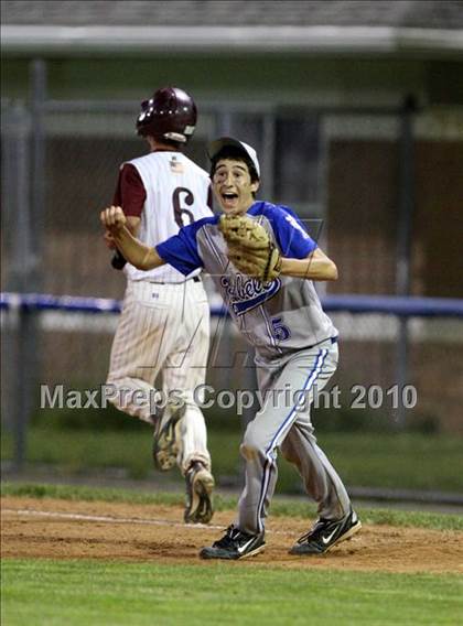 Thumbnail 2 in Lyons vs. Cuba-Rushford (Section 5 Class C Final) photogallery.
