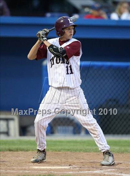 Thumbnail 3 in Lyons vs. Cuba-Rushford (Section 5 Class C Final) photogallery.