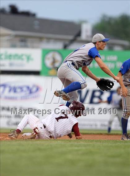 Thumbnail 2 in Lyons vs. Cuba-Rushford (Section 5 Class C Final) photogallery.