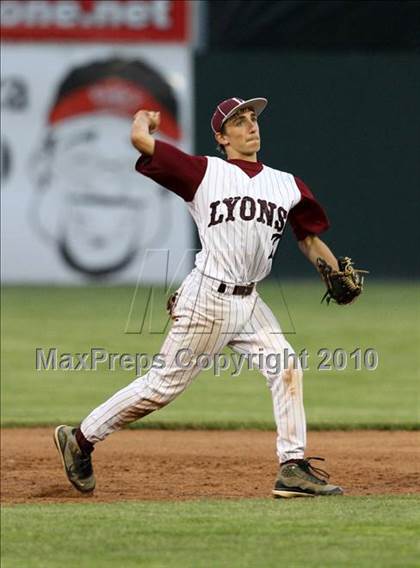 Thumbnail 3 in Lyons vs. Cuba-Rushford (Section 5 Class C Final) photogallery.