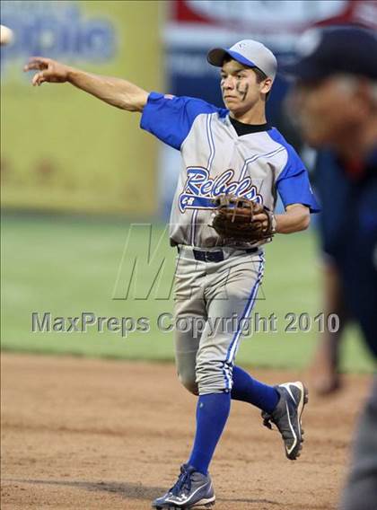 Thumbnail 2 in Lyons vs. Cuba-Rushford (Section 5 Class C Final) photogallery.