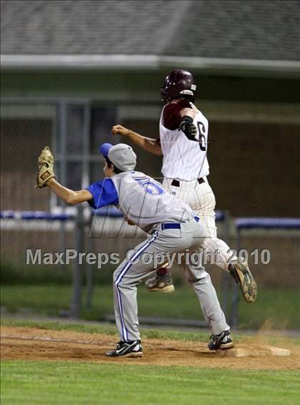Thumbnail 1 in Lyons vs. Cuba-Rushford (Section 5 Class C Final) photogallery.
