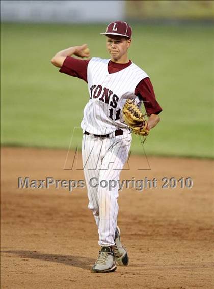 Thumbnail 2 in Lyons vs. Cuba-Rushford (Section 5 Class C Final) photogallery.