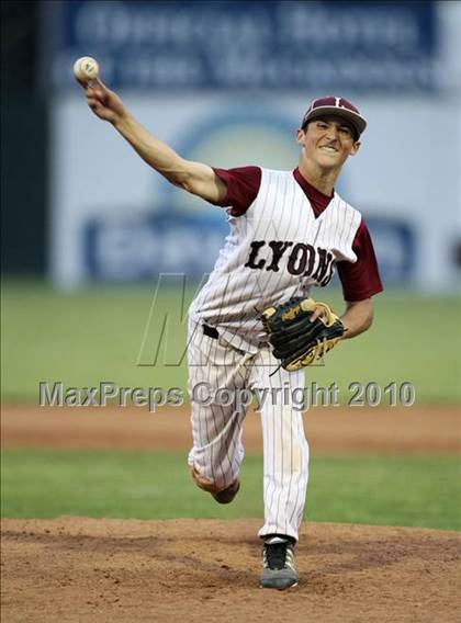 Thumbnail 2 in Lyons vs. Cuba-Rushford (Section 5 Class C Final) photogallery.