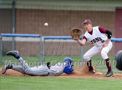 Thumbnail 3 in Lyons vs. Cuba-Rushford (Section 5 Class C Final) photogallery.