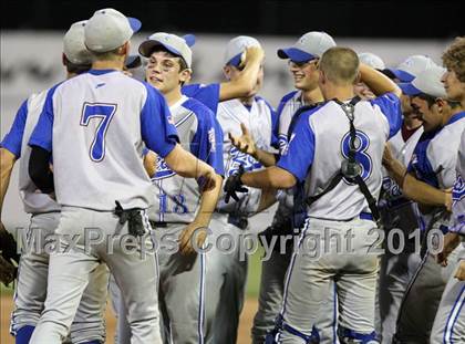 Thumbnail 3 in Lyons vs. Cuba-Rushford (Section 5 Class C Final) photogallery.