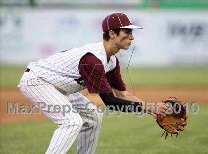 Thumbnail 3 in Lyons vs. Cuba-Rushford (Section 5 Class C Final) photogallery.