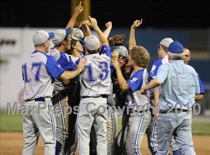 Thumbnail 3 in Lyons vs. Cuba-Rushford (Section 5 Class C Final) photogallery.
