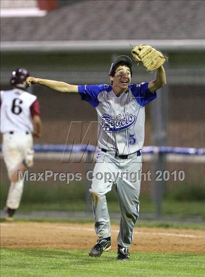 Thumbnail 2 in Lyons vs. Cuba-Rushford (Section 5 Class C Final) photogallery.