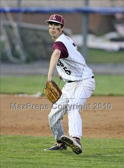 Thumbnail 1 in Lyons vs. Cuba-Rushford (Section 5 Class C Final) photogallery.