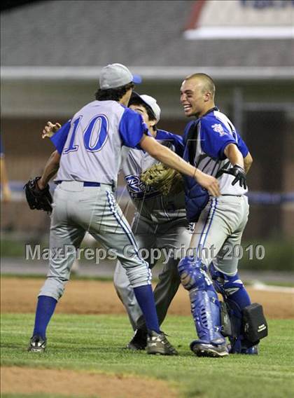 Thumbnail 2 in Lyons vs. Cuba-Rushford (Section 5 Class C Final) photogallery.