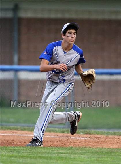 Thumbnail 2 in Lyons vs. Cuba-Rushford (Section 5 Class C Final) photogallery.