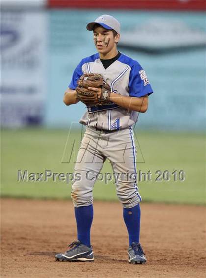 Thumbnail 3 in Lyons vs. Cuba-Rushford (Section 5 Class C Final) photogallery.