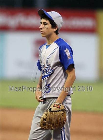 Thumbnail 3 in Lyons vs. Cuba-Rushford (Section 5 Class C Final) photogallery.