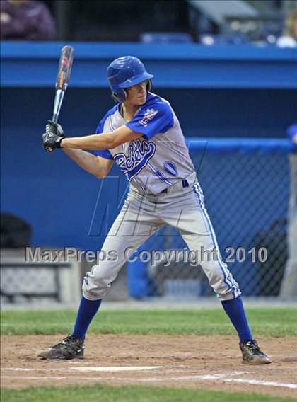 Thumbnail 3 in Lyons vs. Cuba-Rushford (Section 5 Class C Final) photogallery.